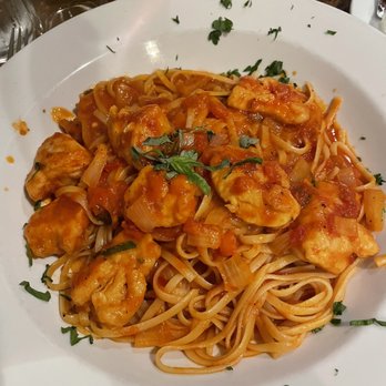 Benevento's - Pomodoro Pasta with chicken and linguine - Italian Near Me - Boston, Massachusetts