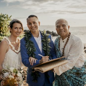 Napili Events - Our sweet officiant, Joe! We can see why he's the island's favorite officiant! - Session Photography Near Me Napili Events - Our sweet officiant, Joe! We can see why he's the island's favorite officiant! - Session Photography Near Me