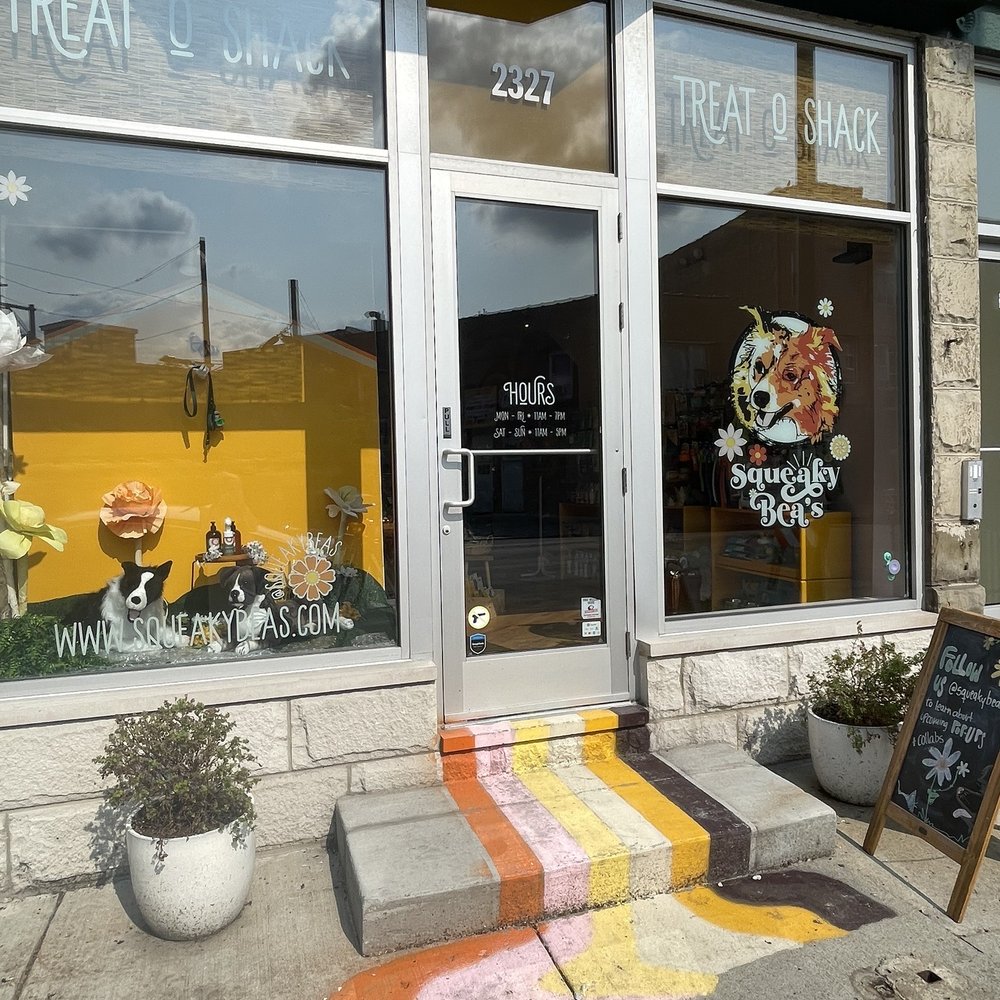 Squeaky Bea’s - Very cute front of house - Pet Stores Near Me - Chicago, Illinois Squeaky Bea’s - Very cute front of house - Pet Stores Near Me - Chicago, Illinois