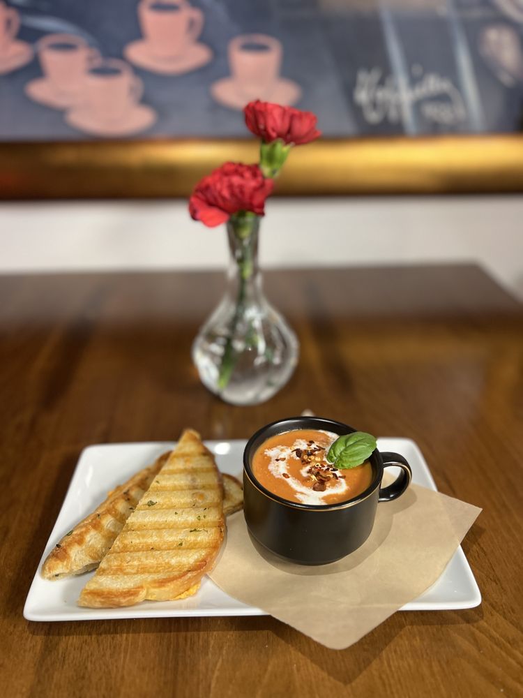 Bubbles & Tea Coffeehouse