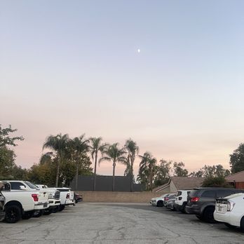 Etiwanda Roadhouse - Extra Parking - Pubs Near Me - Rancho Cucamonga, California