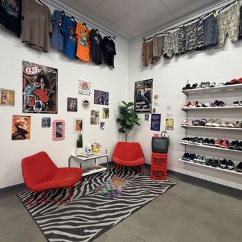 Freestyle Clothing Exchange - Seating area - Women's Clothing Near Me - Folsom, California Freestyle Clothing Exchange - Seating area - Women's Clothing Near Me - Folsom, California