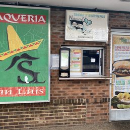 Front of the taquería.