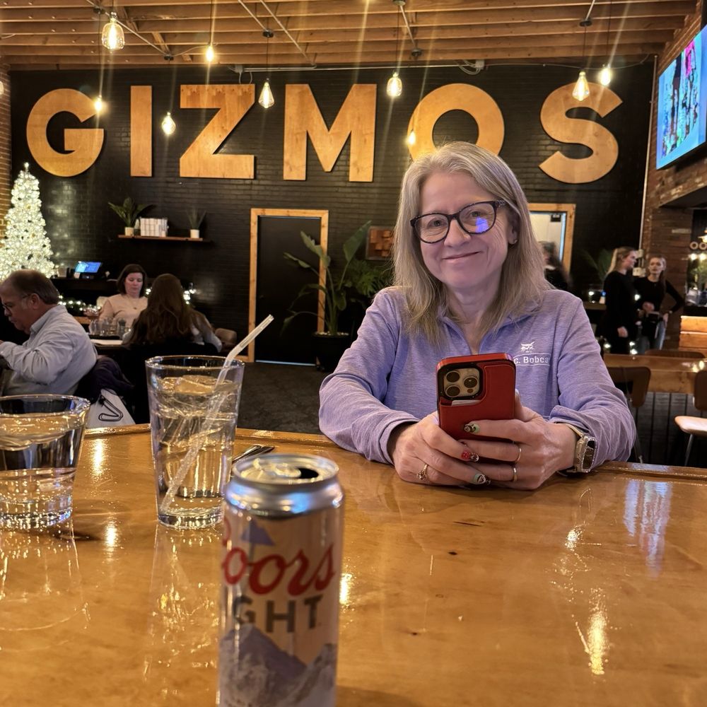Gizmo's Tavern - Cold beer and cool exposed ceilings - Salad Near Me - Smithville, Missouri Gizmo's Tavern - Cold beer and cool exposed ceilings - Salad Near Me - Smithville, Missouri