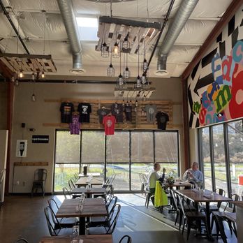 Caboose Tavern - New American Near Me - Vienna, Virginia