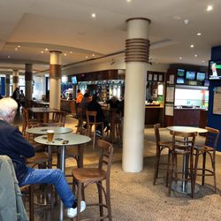 Ettalong Beach Hotel - Main Bar !