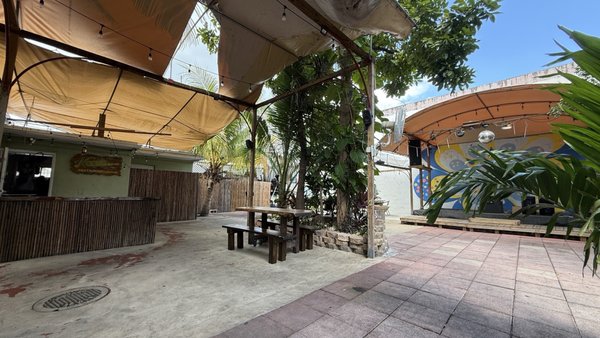 Naomi's Garden Restaurant & Lounge by null