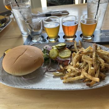 Twin Span Brewing - American Cheeseburger - Brewpubs Near Me - Bettendorf, Iowa