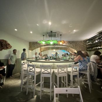 Peixola - Bar area - Seafood Near Me - Lisbon, 11