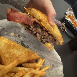 Lazy Hiker Brewing - Deluxe patty melt
