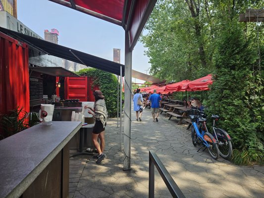 Terrasse St-Ambroise by null