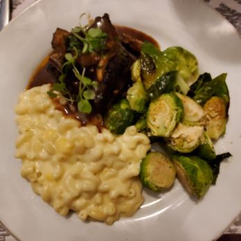 The Wright Service  - Main:  braised short ribs, roasted Brussel sprouts and gouda Mac and cheese. - Personal Chefs Near Me