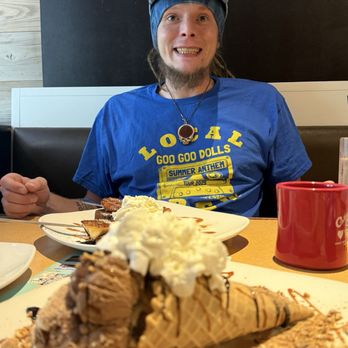 Colonial Cafe - Naperville - Ice Cream & Frozen Yogurt Near Me - Naperville, Illinois