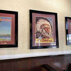 Streamliner Lounge - Food and decor
