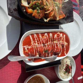 Taj Mahal - Chicken tikka and chicken tikka masala - Indian Near Me - Almuñécar, GR Taj Mahal - Chicken tikka and chicken tikka masala - Indian Near Me - Almuñécar, GR