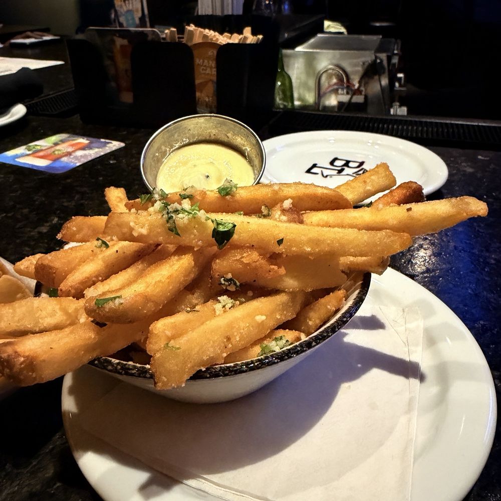 Bar Louie - Carmel - Bars Near Me - Carmel, Indiana Bar Louie - Carmel - Bars Near Me - Carmel, Indiana