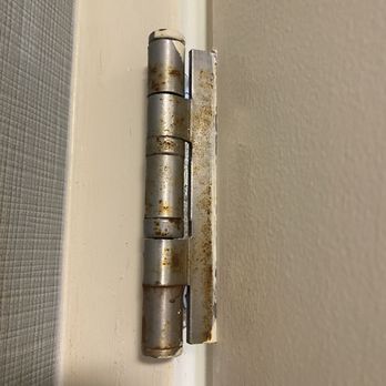 Hampton Inn & Suites Outer Banks/ Corolla - Rusted door hinges bathroom - Hotels Near Me - Corolla, North Carolina