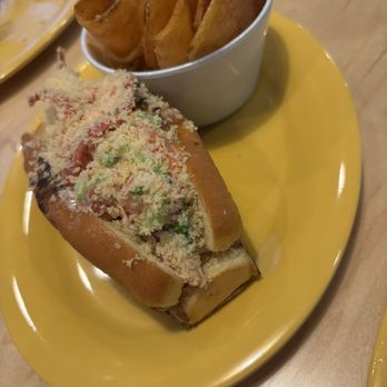 Ladyfish - Lobster roll - Seafood Near Me - Portland, Maine Ladyfish - Lobster roll - Seafood Near Me - Portland, Maine