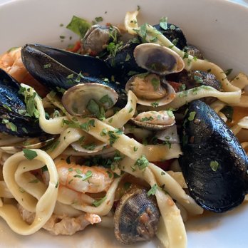 Da Costantino - Homemade Pasta + Fresh Seafood (20 euro) - Italian Near Me - Positano, SA Da Costantino - Homemade Pasta + Fresh Seafood (20 euro) - Italian Near Me - Positano, SA