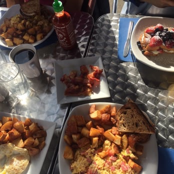 Uncommon Grounds - Enjoying breakfast with family - Breakfast & Brunch Near Me - Watertown, Massachusetts Uncommon Grounds - Enjoying breakfast with family - Breakfast & Brunch Near Me - Watertown, Massachusetts