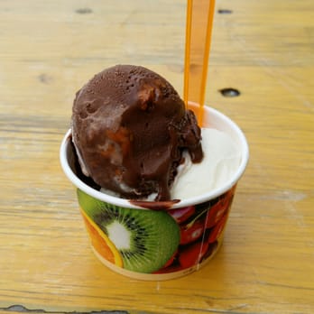 Eis Azzurra - Fluor du sel... dunkle Schokolade, Karamell und bißchen Salz. Lecker!!!! - Ice Cream & Frozen Yogurt Near Me - Berlin, BE Eis Azzurra - Fluor du sel... dunkle Schokolade, Karamell und bißchen Salz. Lecker!!!! - Ice Cream & Frozen Yogurt Near Me - Berlin, BE