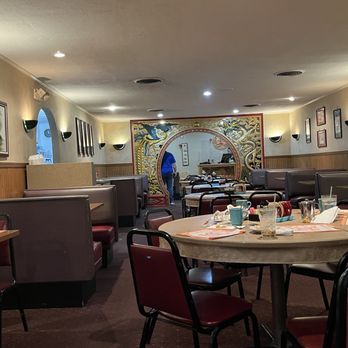 Lee's Panda Garden - Dining area - Chinese Near Me - Canton, Ohio