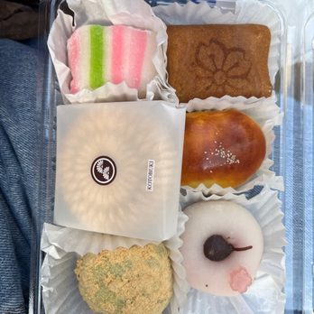 Fugetsu-Do - Candy Stores Near Me - Los Angeles, California