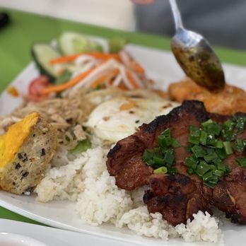 Pho Que Huong - Com tam, you can pick regular or broken rice - Vietnamese Near Me - Honolulu, Hawaii Pho Que Huong - Com tam, you can pick regular or broken rice - Vietnamese Near Me - Honolulu, Hawaii