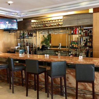 City Garden Suites - The bar in the lobby - Hotels Near Me - Manila, NCR