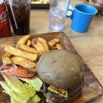 Aloha Kitchen - Hawaii burger - Breakfast & Brunch Near Me - Honolulu, Hawaii