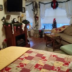 Cottage On The Square - Christmas time