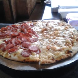 Donna Margherita - Pizza meia calabresa, meia frango com catupiry