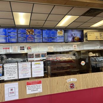 Mike's Roast Beef - American Near Me - Everett, Massachusetts