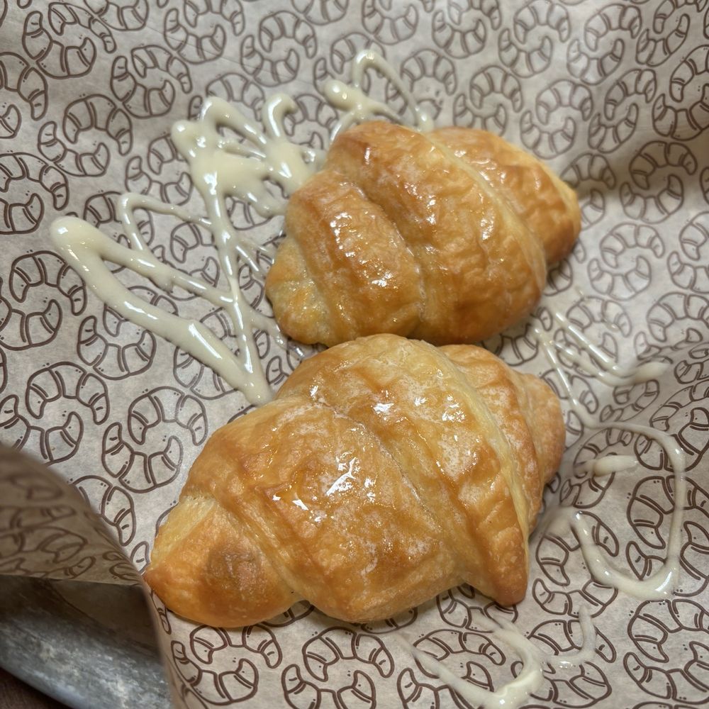 Cheddar's Scratch Kitchen - Honey Butter Croissants - American Near Me - Daytona Beach, Florida Cheddar's Scratch Kitchen - Honey Butter Croissants - American Near Me - Daytona Beach, Florida