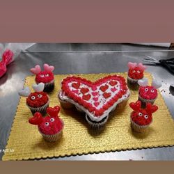 Farm Fresh - Thanks to the women in bakery who did an amazing job for my son's Valentine's Day cupcakes. Definitely a 10/10!!