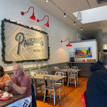 Palisades Eatery - Indoor seating - Pizza Near Me - Calistoga, California Palisades Eatery - Indoor seating - Pizza Near Me - Calistoga, California