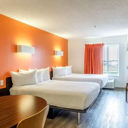 Motel 6 Winnipeg West - Motel Headingley MB Canada Double Queen Kitchen