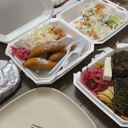 Los Catrachos - 3 Pastelitos de Maiz, 2 pastelitos de harina, carne molida ceibena