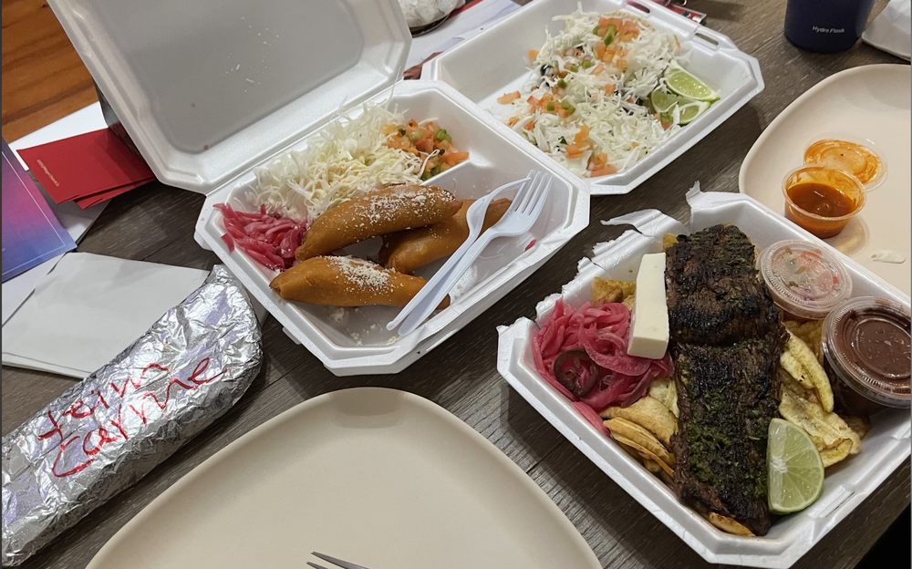 Food from Los Catrachos