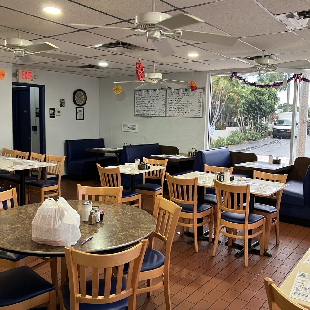 SouthEnd Kitchen - Inside seating - Breakfast & Brunch Near Me - West Palm Beach, Florida SouthEnd Kitchen - Inside seating - Breakfast & Brunch Near Me - West Palm Beach, Florida