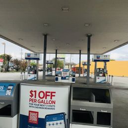 Exterior photo of Chevron - Havana, Florida Exterior photo of Chevron - Havana, Florida