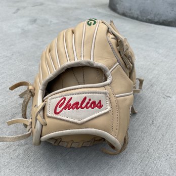 Chalio Sporting Goods - Chalio Infield glove 11 3/4 : Tan - Sporting Goods Near Me - Los Angeles, California