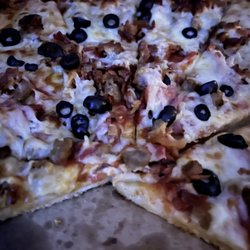 ZwanzigZ Pizza & Brewing - 18" 5 meats pizza add black olives