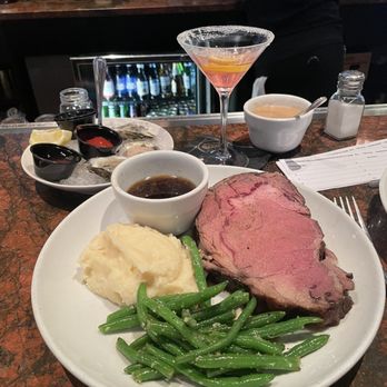 Red's Kitchen + Tavern - Prime Rib Special - American Near Me - Peabody, Massachusetts