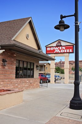 Bowen Motel by null
