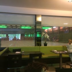 Het Rooi - Sporthal cafetaria/ brasserie met uitzicht op basketplein
