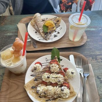 Cafe Bench - Super Nanny Mary Poppins Crepe - Cafes Near Me - Flushing, New York