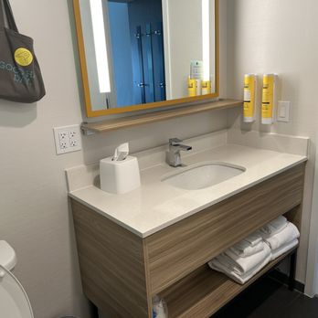 Tru by Hilton Miami West Brickell - Hotels Near Me - Miami, Florida