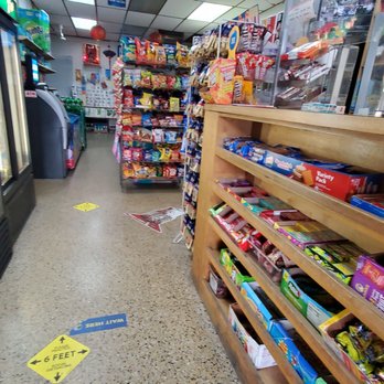 H & I Grocery - a grocery store aisle - Grocery Near Me - Brooklyn, New York