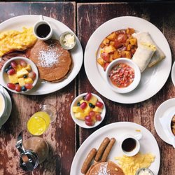 Busboys and Poets - Love their brunch! IG:@briaripoetry